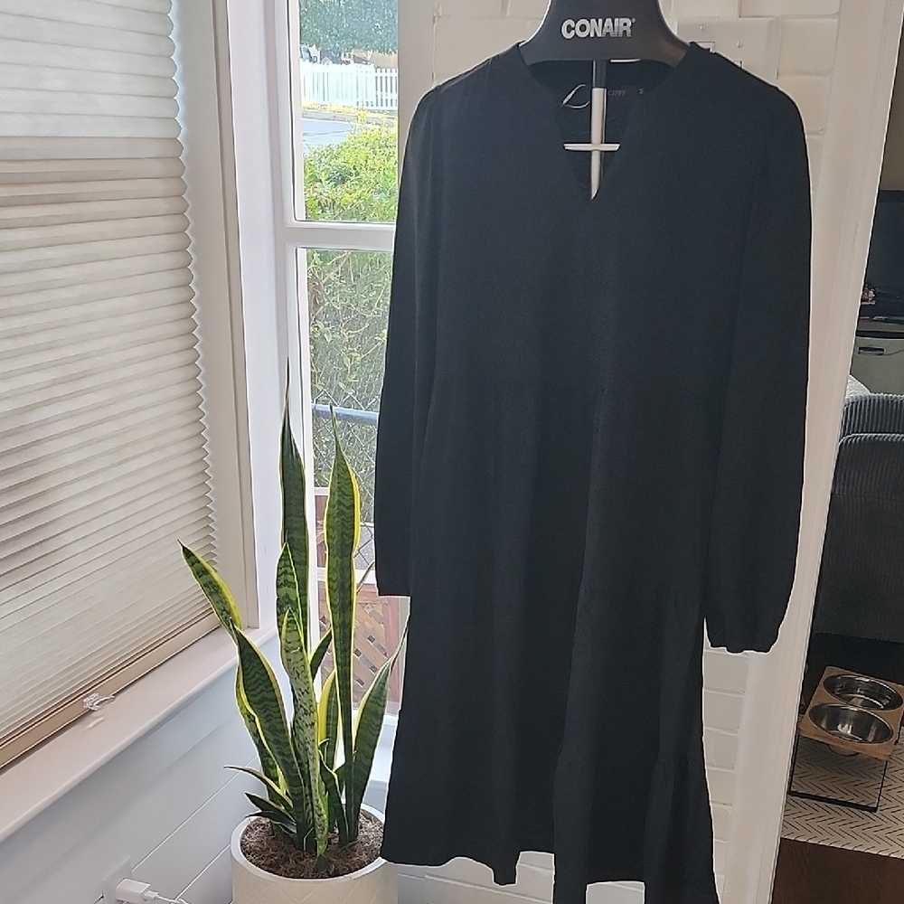 Black Dress, Medium
